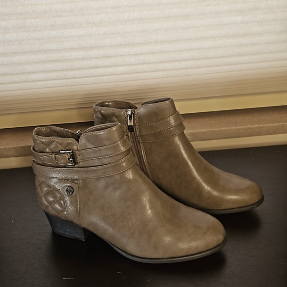 NWT Liz Claiborne Zip Up Boots - Size 10